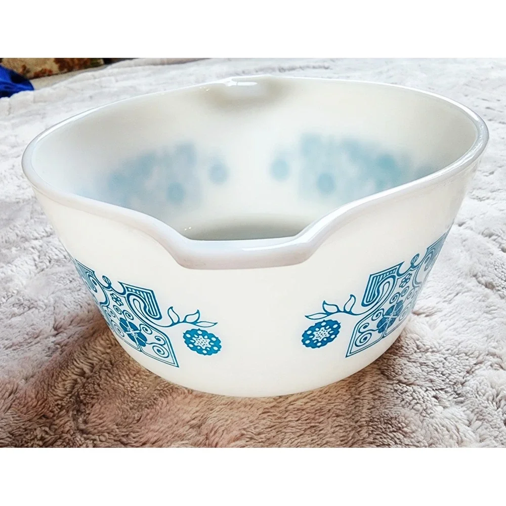 Vintage Pyrex Horizon Blue Casserole Bowl 473 1 QT Blue White Milk Glass